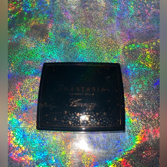 SOLD! Anastasia Beverly Hills Amrezy Highlighter - Picture 5 of 5